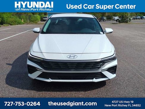 Used 2024 Hyundai Elantra SE FWD image 8