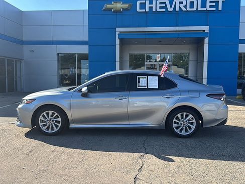 Used 2022 Toyota Camry LE FWD image 8