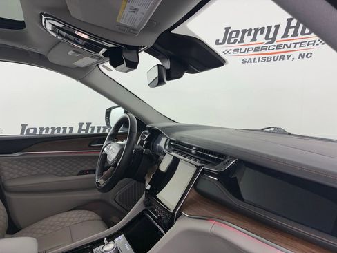 Used 2023 Jeep Grand Cherokee Summit image 39