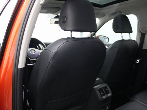 Used 2019 Volkswagen Tiguan SE image 20