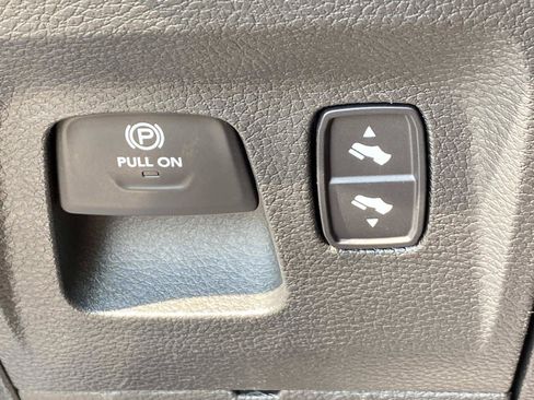 Used 2023 RAM 1500 Laramie AWD/4WD image 24