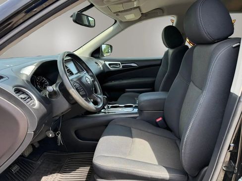 Used 2017 Nissan Pathfinder SV FWD image 2