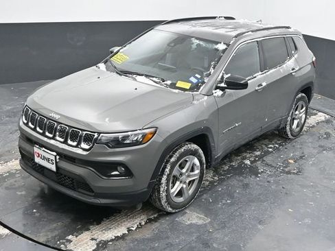 Used 2024 Jeep Compass Latitude image 36