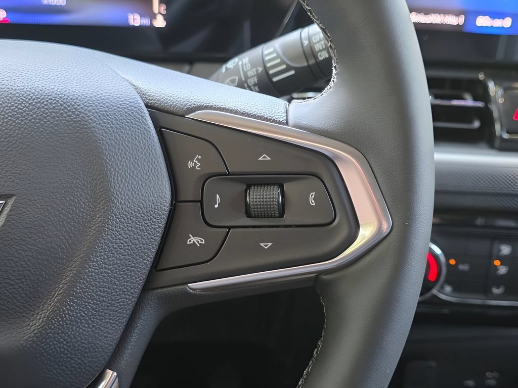 New 2026 Chevrolet TrailBlazer LT w/ LT Cold Weather Package FWD image 18