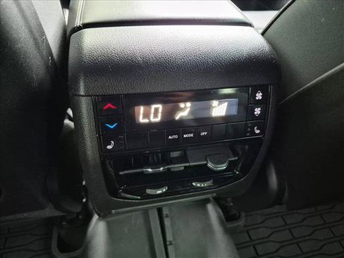 Used 2024 Jeep Grand Cherokee L Limited w/ Black Appearance Package AWD/4WD image 18