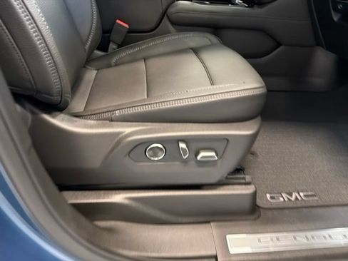 Used 2026 GMC Yukon Denali w/ Sun & Power Step Package AWD/4WD image 20