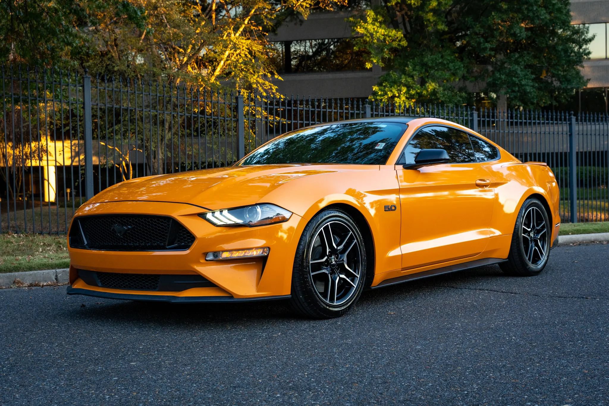 Used 2018 Ford Mustang GT RWD image 1