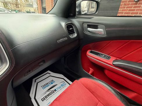 Used 2019 Dodge Charger Scat Pack w/ Technology Group RWD image 13