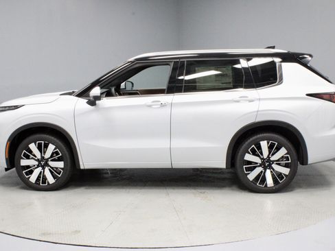 New 2025 Mitsubishi Outlander SEL image 5