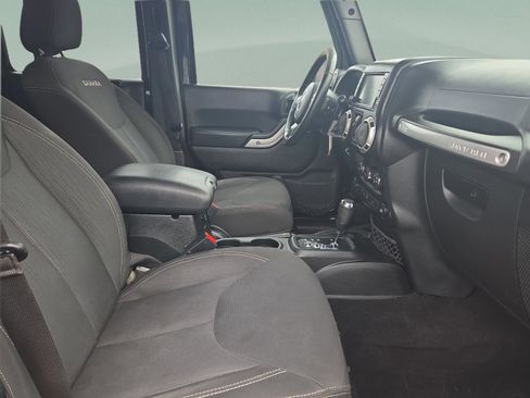 Used 2017 Jeep Wrangler Unlimited Sahara image 23