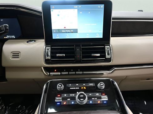 Used 2021 Lincoln Navigator L Reserve w/ Luxury Package AWD/4WD image 31