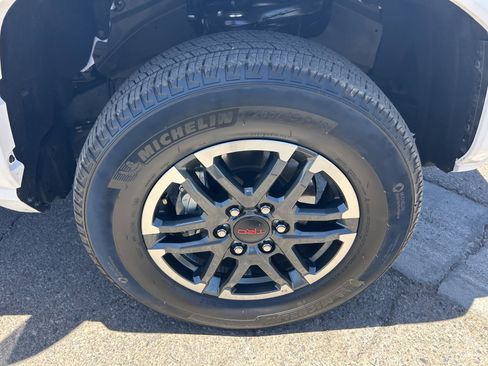 Used 2025 Toyota Tacoma TRD Sport AWD/4WD image 9