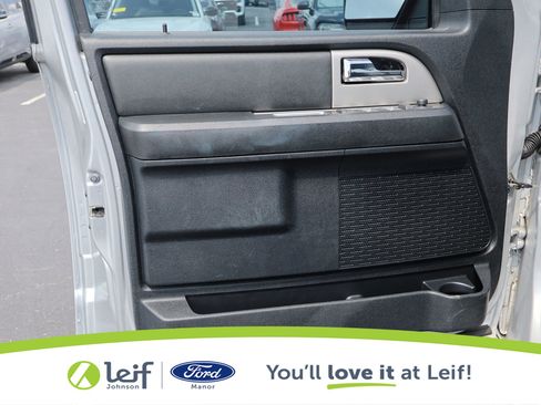 Used 2015 Ford Expedition XLT image 10