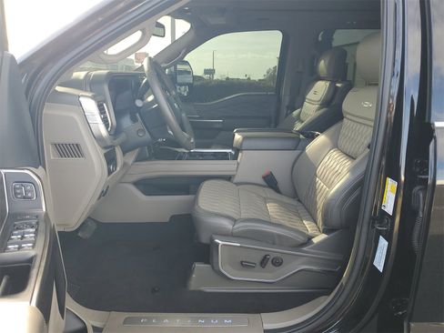 Certified 2025 Ford F250 Platinum w/ Platinum Plus Package image 17