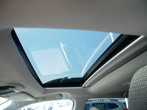 Certified 2025 Subaru Outback Premium AWD/4WD image 32