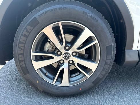 Used 2017 Toyota RAV4 XLE AWD/4WD image 8