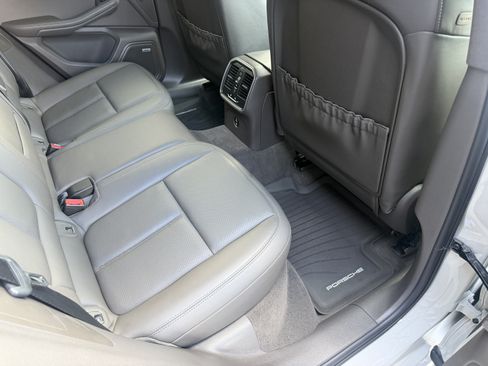 Certified 2021 Porsche Macan Turbo AWD/4WD image 15