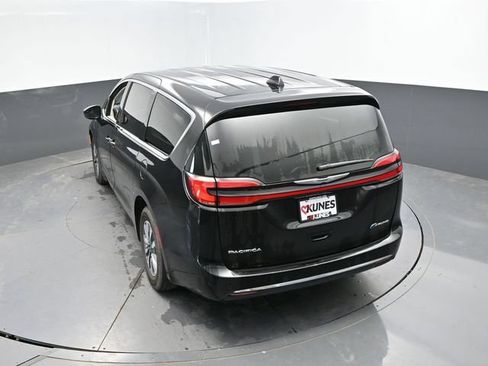 Used 2024 Chrysler Pacifica Limited FWD image 48