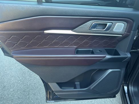 Used 2025 Ford Explorer Platinum w/ LUX Leather Package image 16