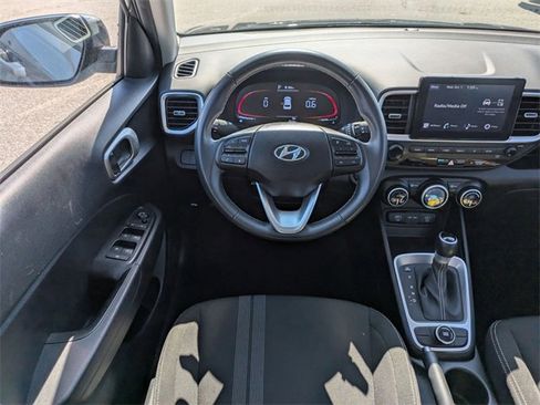 Used 2024 Hyundai Venue SEL image 29