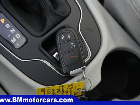Used 2021 Jeep Cherokee Latitude Plus AWD/4WD image 54