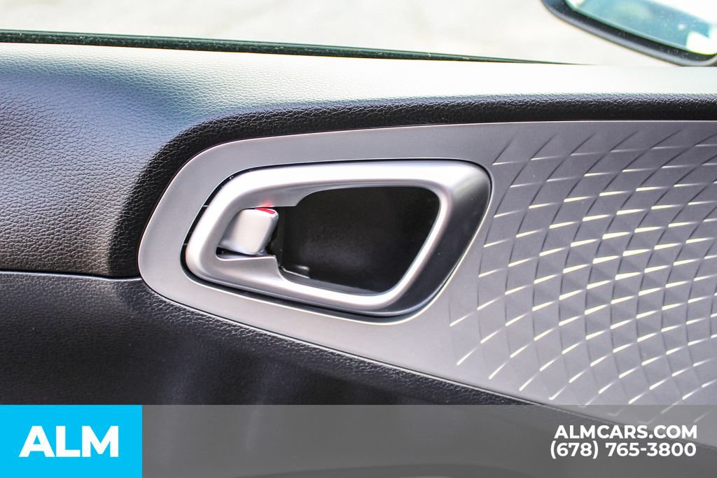 Used 2025 Kia Soul LX w/ LX Technology Package FWD image 35