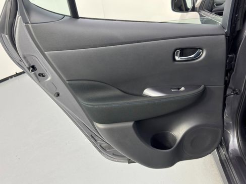 Used 2025 Nissan Leaf S image 32