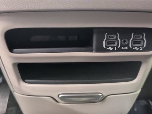 Used 2023 Chrysler Voyager LX FWD image 15