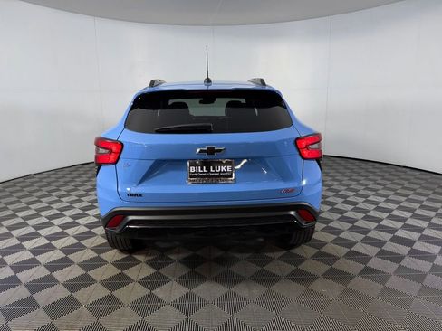 Used 2024 Chevrolet Trax RS w/ Sunroof Package FWD image 9