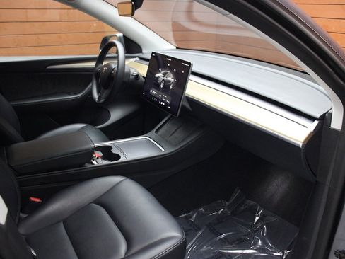 Used 2023 Tesla Model Y Long Range image 27