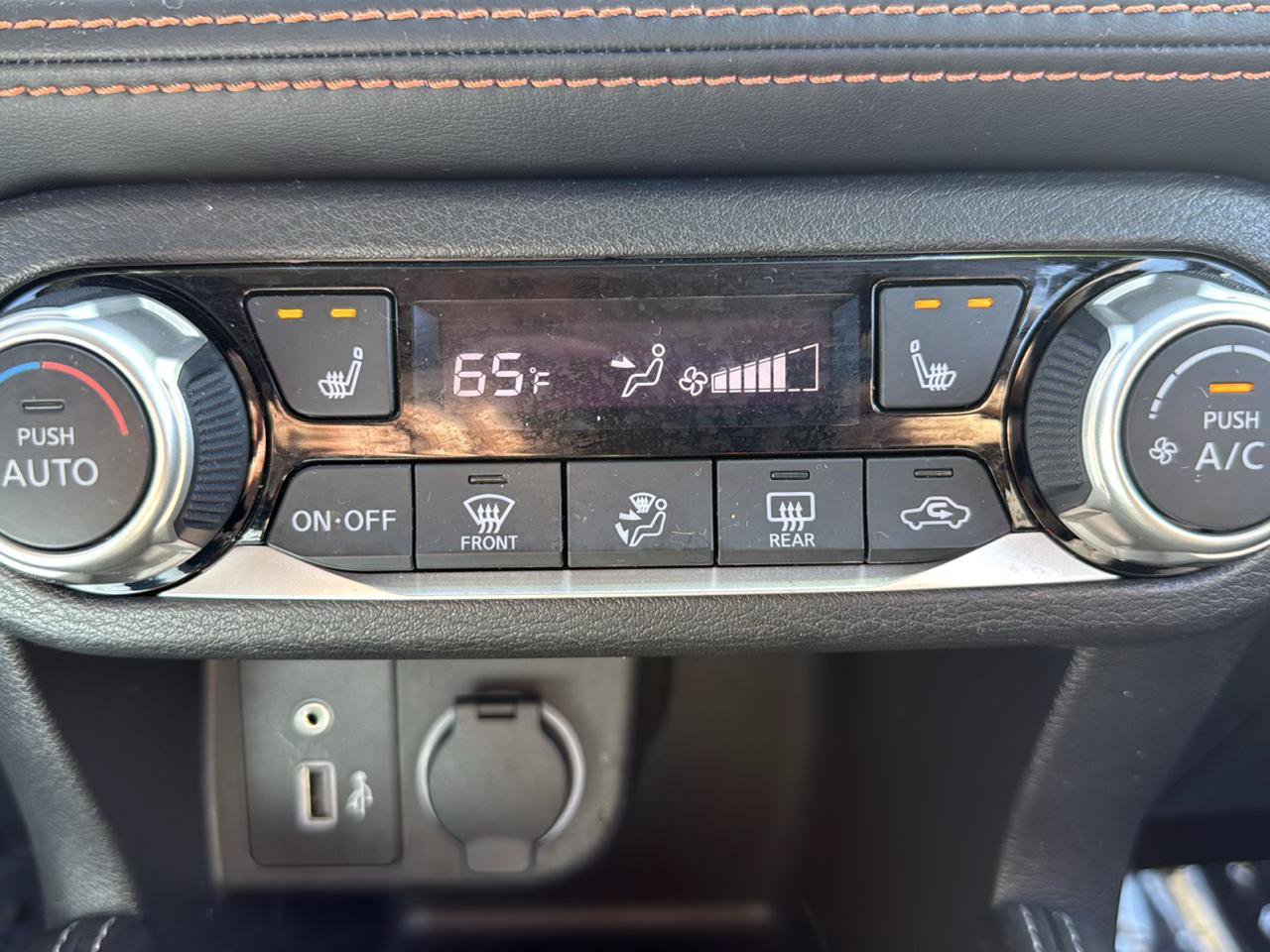 Used 2019 Nissan Kicks SR w/ SR Premium Package FWD image 18
