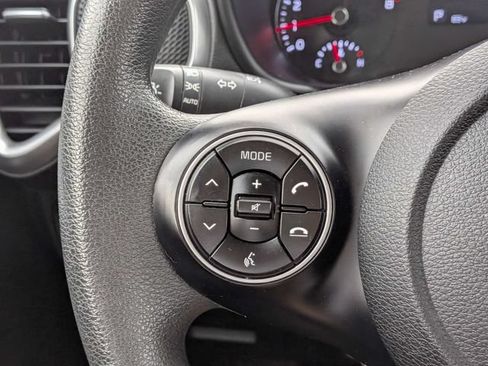 Used 2021 Kia Soul LX FWD image 19