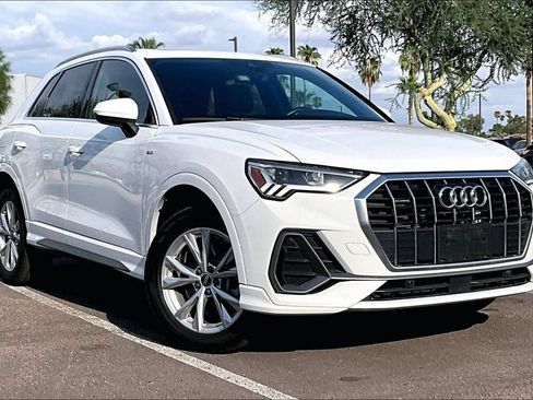 Used 2025 Audi Q3 2.0T Premium AWD/4WD image 2