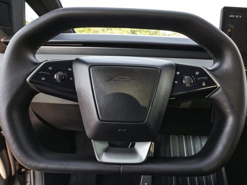 Used 2025 Tesla Cybertruck AWD Crew Cab image 17