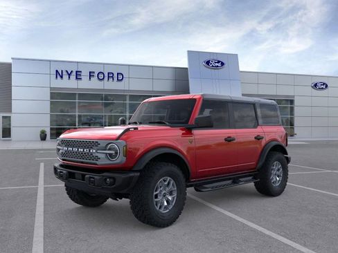 New 2025 Ford Bronco Badlands image 2