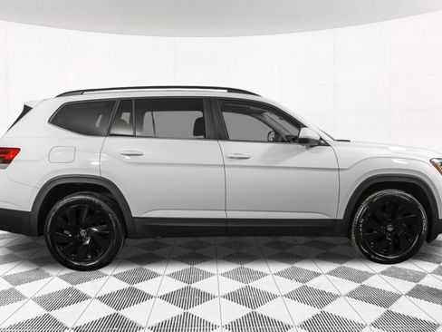 Used 2024 Volkswagen Atlas SE w/ Black Wheel Package image 13