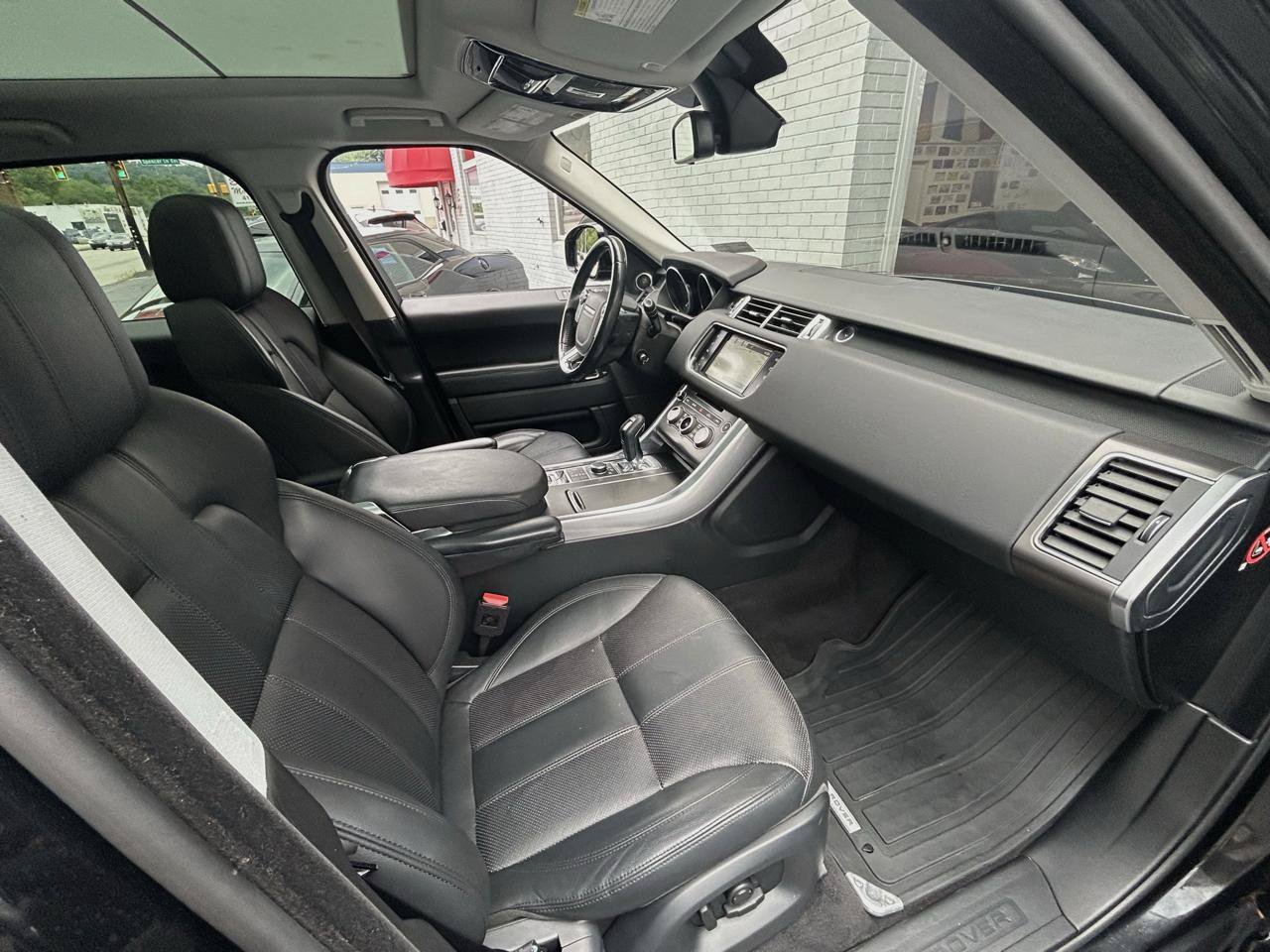Used 2016 Land Rover Range Rover Sport SE AWD/4WD image 19