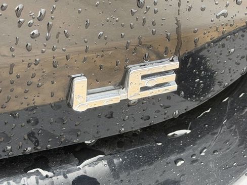 Used 2024 Toyota Highlander LE FWD image 11