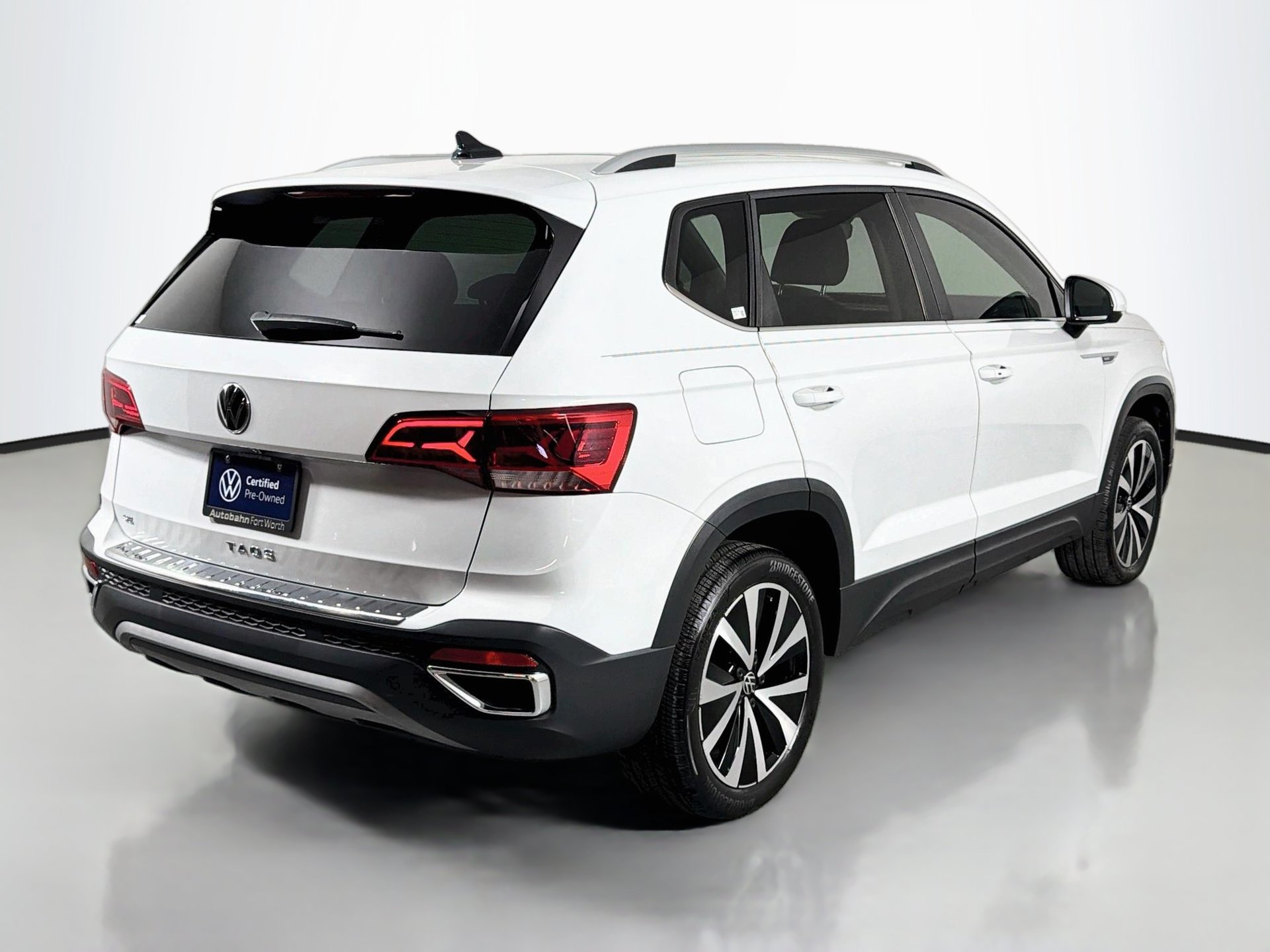 Certified 2023 Volkswagen Taos SE w/ Panoramic Sunroof Package FWD image 5