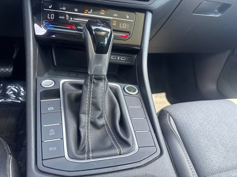 Used 2025 Volkswagen Jetta SE FWD image 27