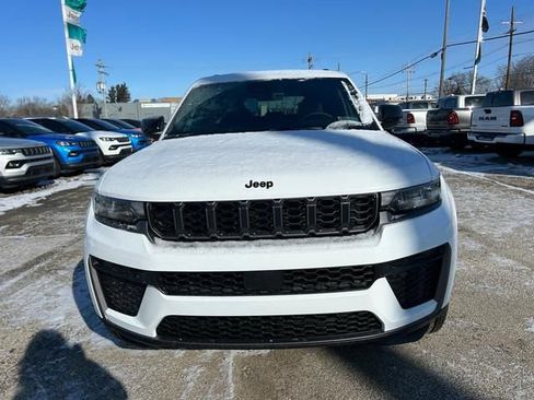 New 2026 Jeep Grand Cherokee Altitude AWD/4WD image 8