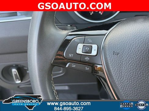 Used 2021 Volkswagen Tiguan SE w/ Panoramic Sunroof Package image 22