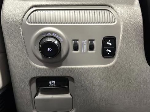 Used 2023 Jeep Wagoneer L Series III w/ Premium Group I AWD/4WD image 33