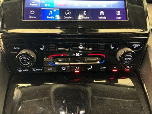 Used 2022 Jeep Grand Cherokee L Limited AWD/4WD image 16