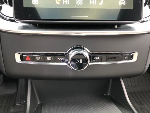 New 2026 Volvo XC90 T8 Plus w/ Protection Package Premier image 27