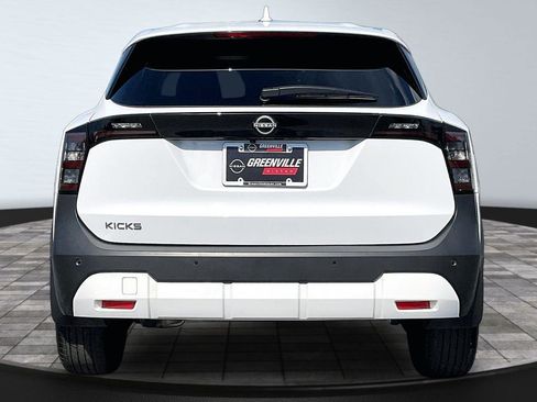 Certified 2025 Nissan Kicks SV FWD image 5
