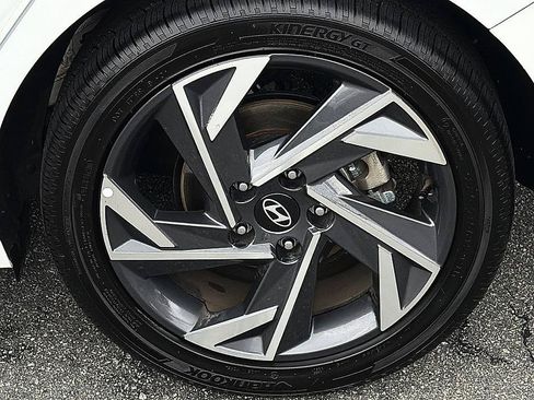 Certified 2025 Hyundai Elantra SEL FWD image 5