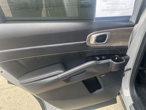 Used 2022 Kia Sorento SX Prestige image 19