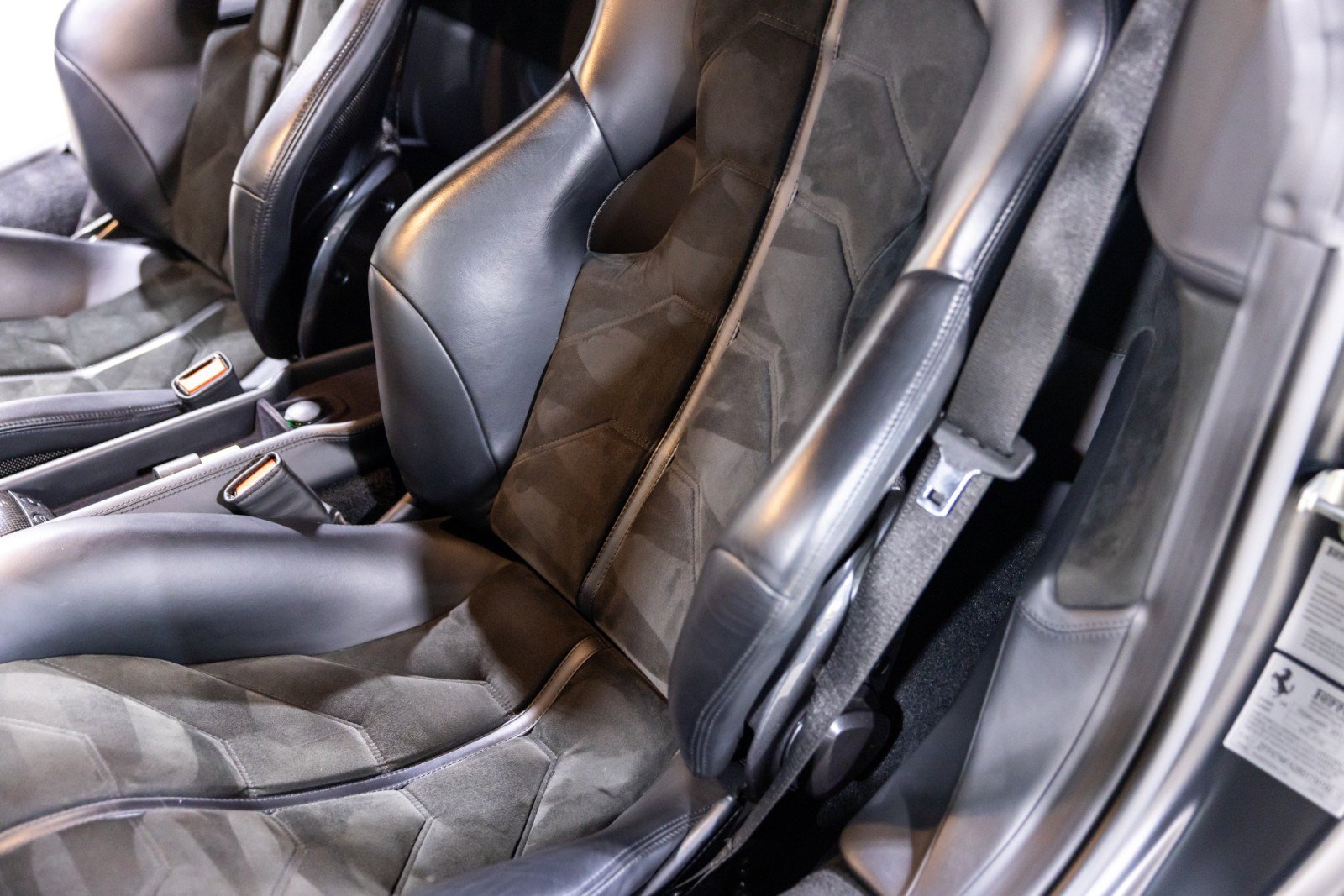 Used 2011 Ferrari 458 Italia Coupe RWD image 41