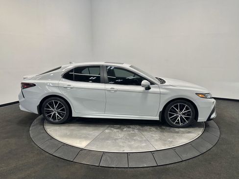 Used 2023 Toyota Camry SE image 7